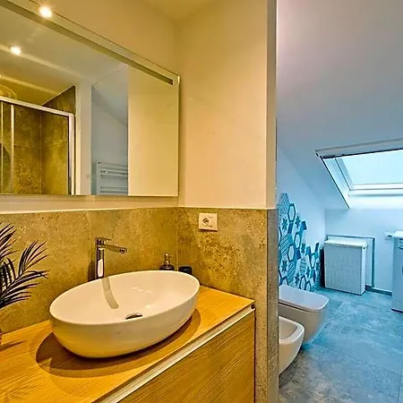 호텔 Sky View Apartment, Como, Modern Open Space 코모