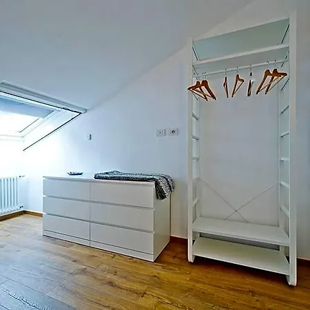 Sky View Apartment, Como, Modern Open Space 호텔 코모