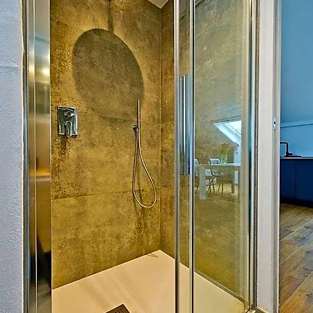 Sky View Apartment, Como, Modern Open Space 호텔 4*