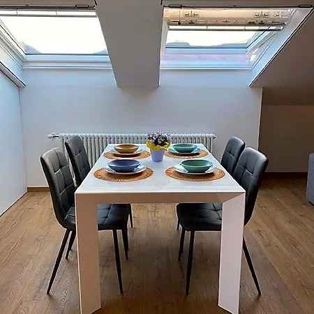 Sky View Apartment, Como, Modern Open Space 호텔 4*