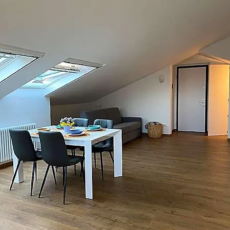호텔 Sky View Apartment, Como, Modern Open Space 코모