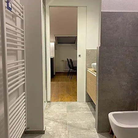 Sky View Apartment, Como, Modern Open Space 호텔