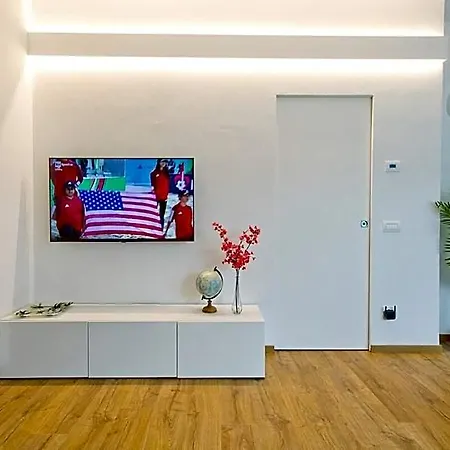 Sky View Apartment, Como, Modern Open Space 호텔 코모